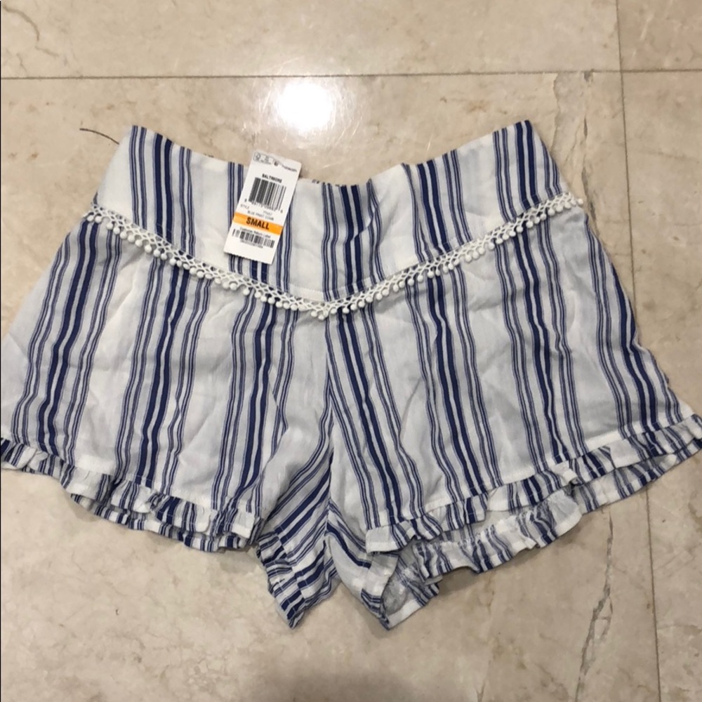 American Rag shorts - Picture 2 of 3